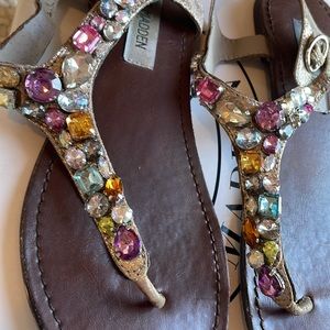 Steve Madden Gem Thong Sandal - sz 7.5